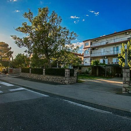 Diana Rooms And Apartments Starigrad Paklenica Eksteriør billede