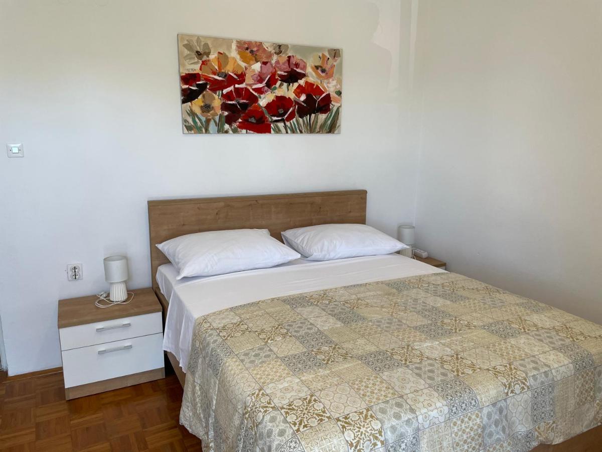 Diana Rooms And Apartments Starigrad Paklenica Eksteriør billede