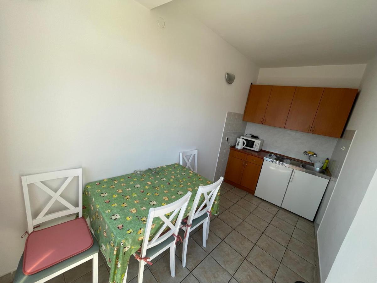 Diana Rooms And Apartments Starigrad Paklenica Eksteriør billede
