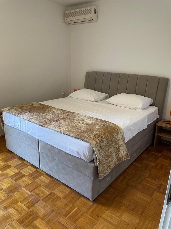Diana Rooms And Apartments Starigrad Paklenica Eksteriør billede
