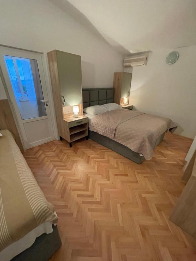 Diana Rooms And Apartments Starigrad Paklenica Eksteriør billede