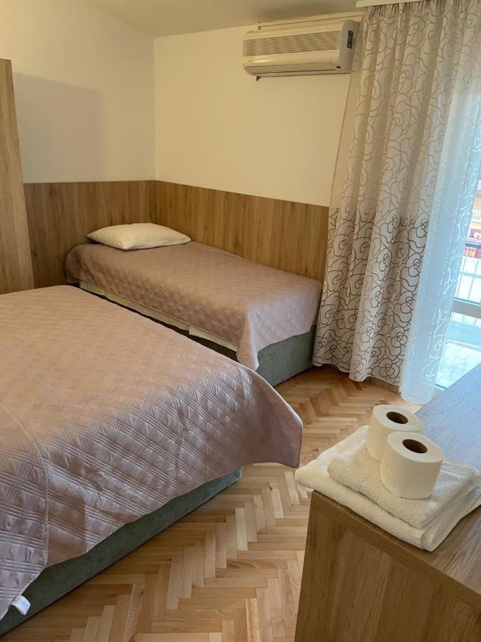 Diana Rooms And Apartments Starigrad Paklenica Eksteriør billede