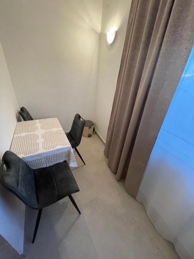 Diana Rooms And Apartments Starigrad Paklenica Eksteriør billede