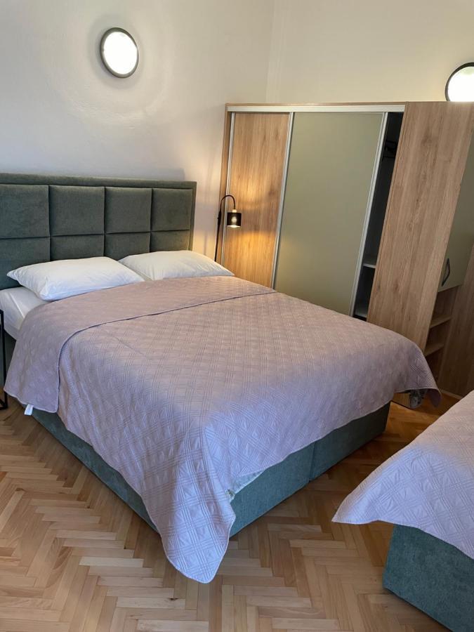 Diana Rooms And Apartments Starigrad Paklenica Eksteriør billede