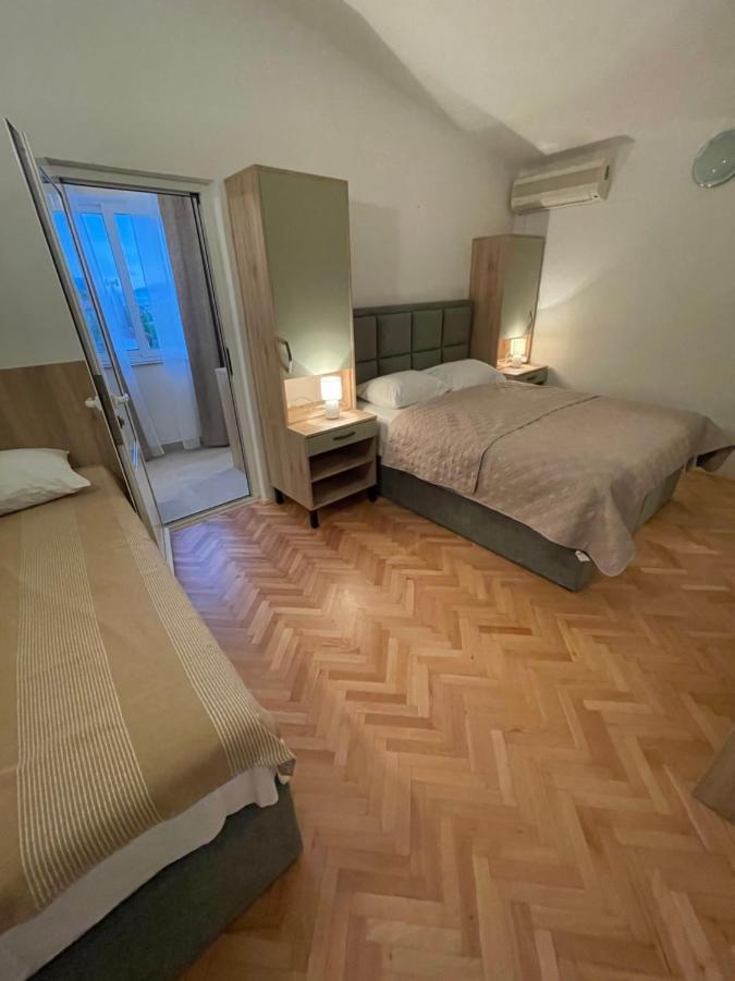 Diana Rooms And Apartments Starigrad Paklenica Eksteriør billede