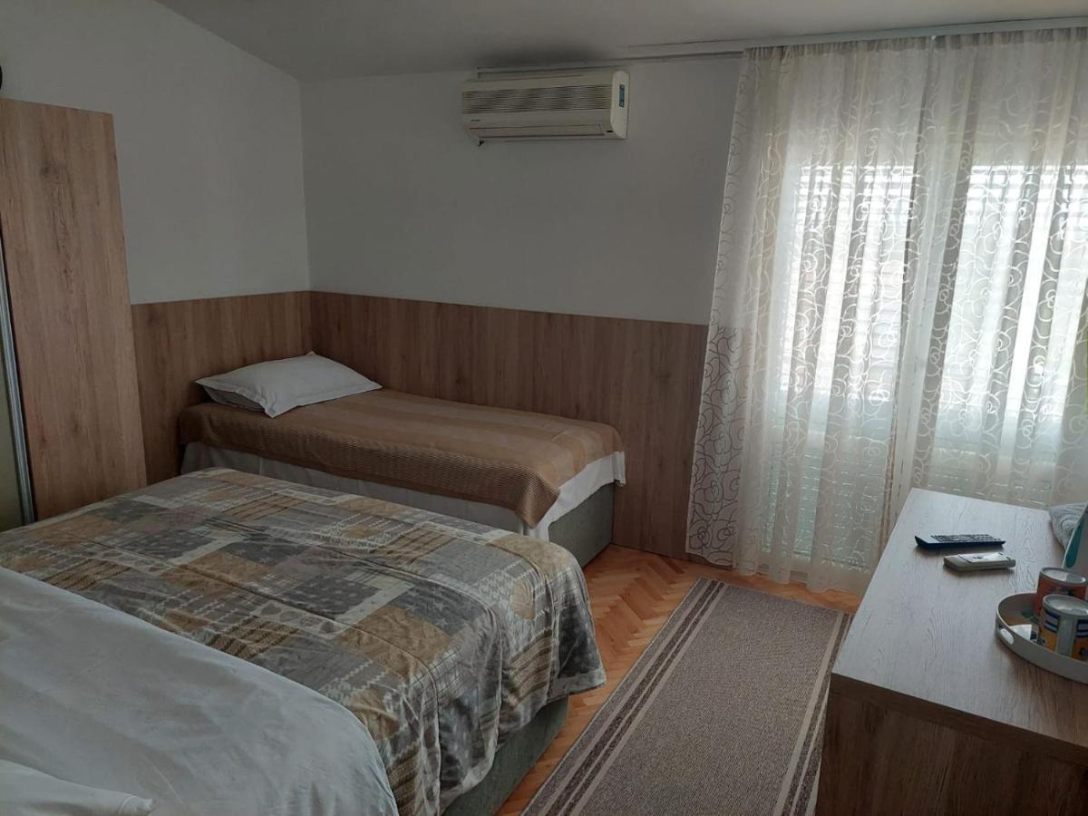 Diana Rooms And Apartments Starigrad Paklenica Eksteriør billede