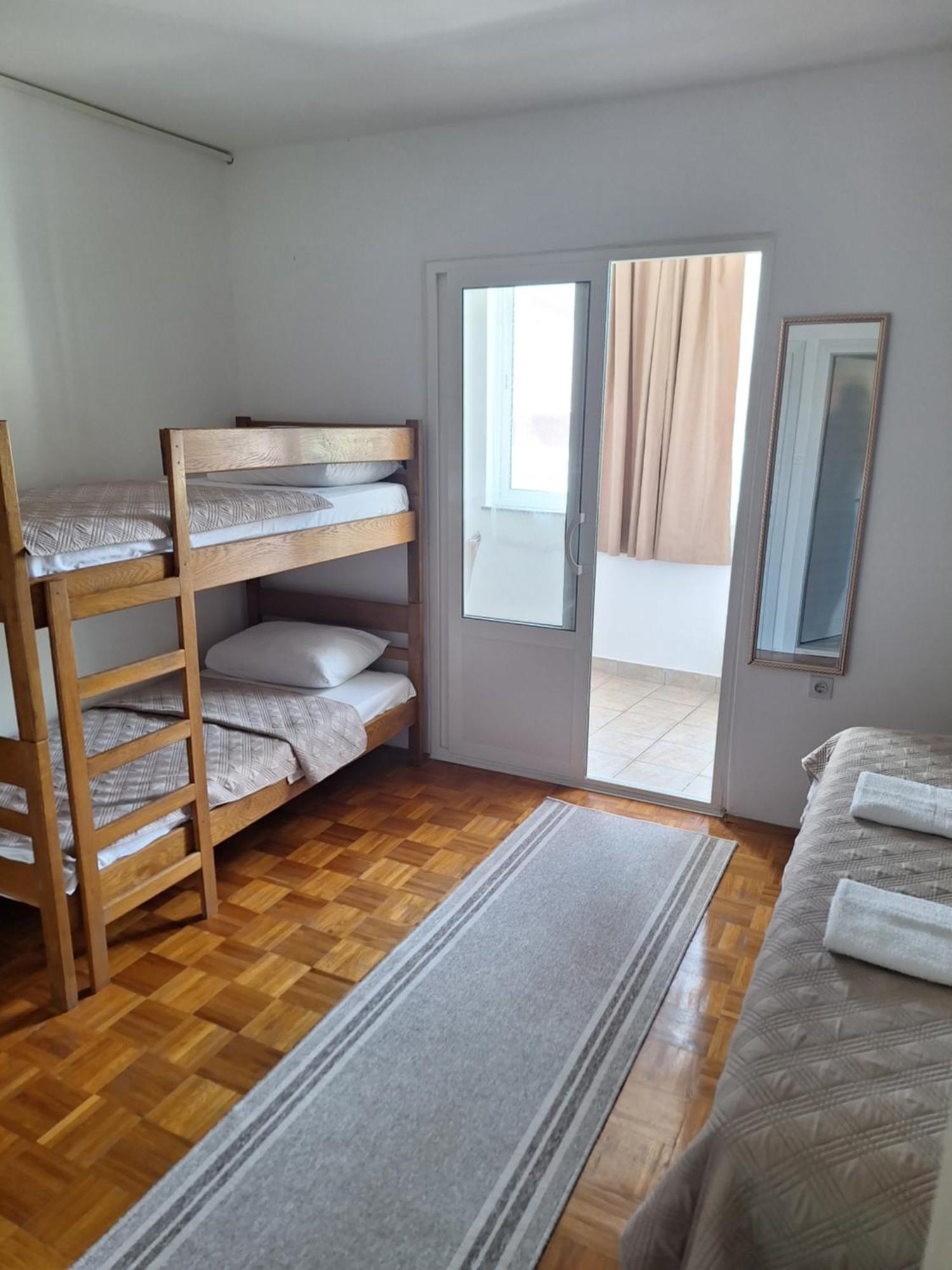 Diana Rooms And Apartments Starigrad Paklenica Eksteriør billede