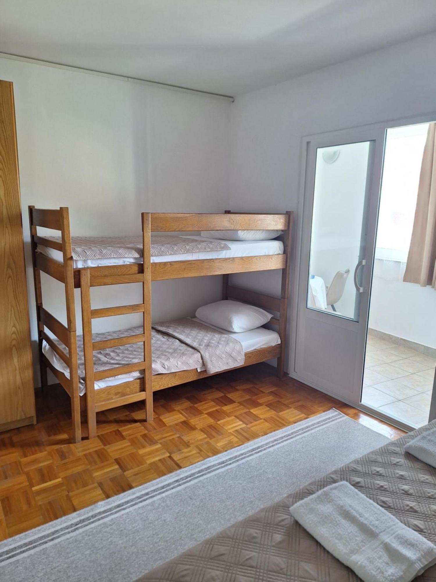 Diana Rooms And Apartments Starigrad Paklenica Eksteriør billede