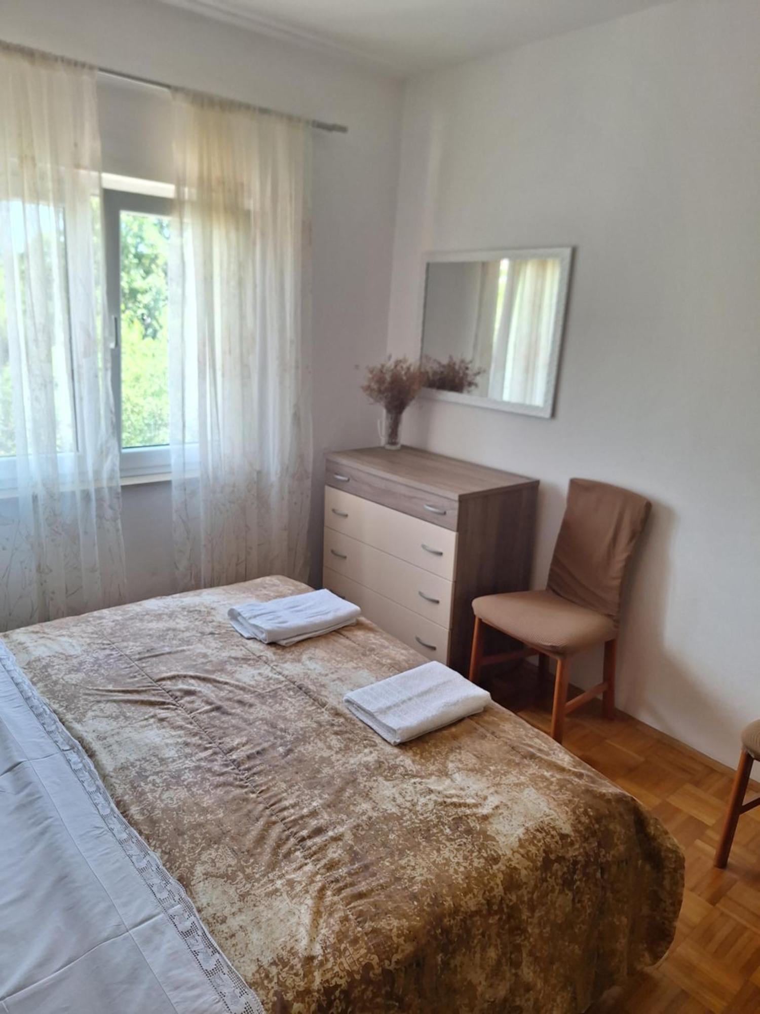 Diana Rooms And Apartments Starigrad Paklenica Eksteriør billede