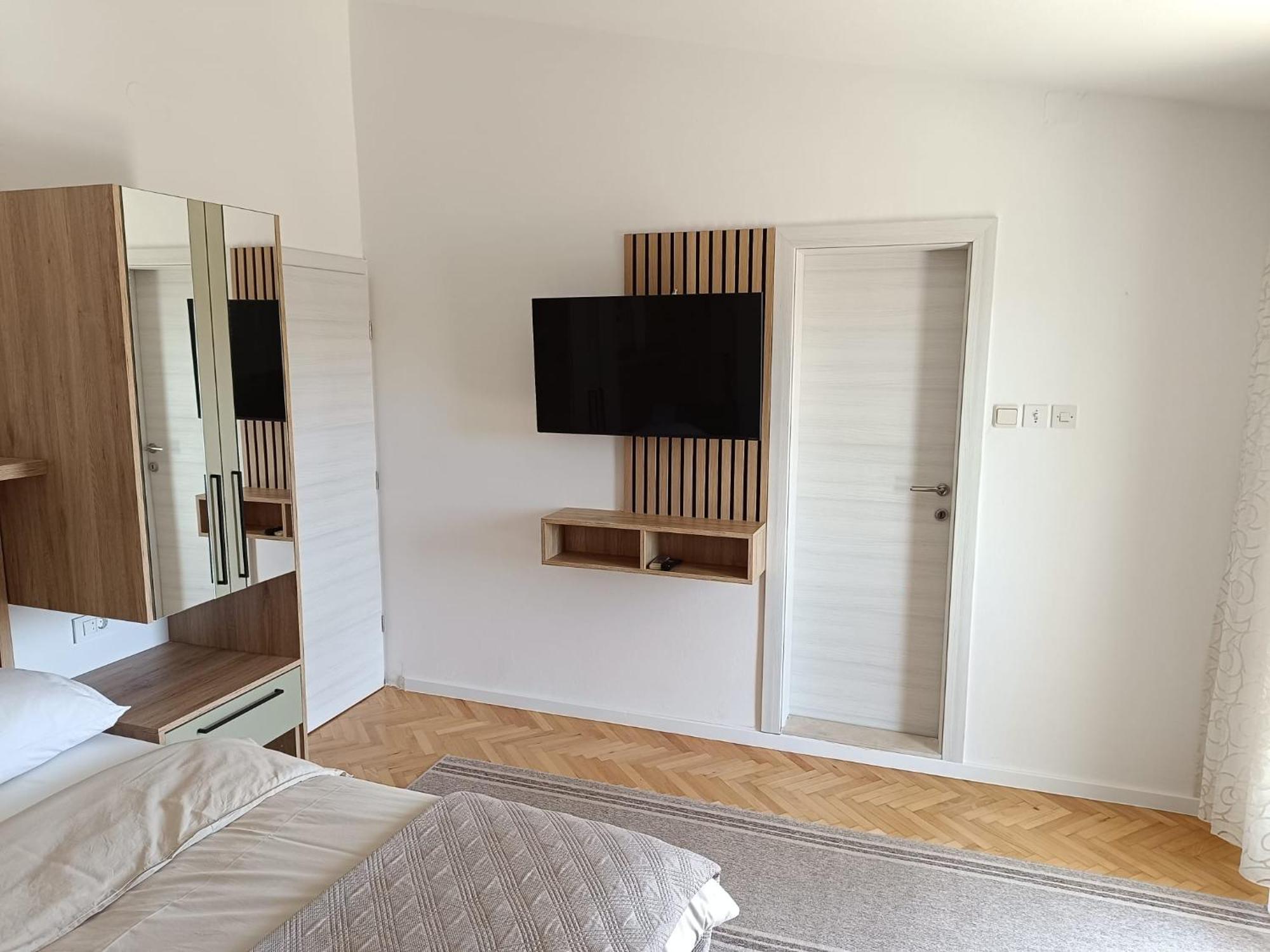 Diana Rooms And Apartments Starigrad Paklenica Eksteriør billede