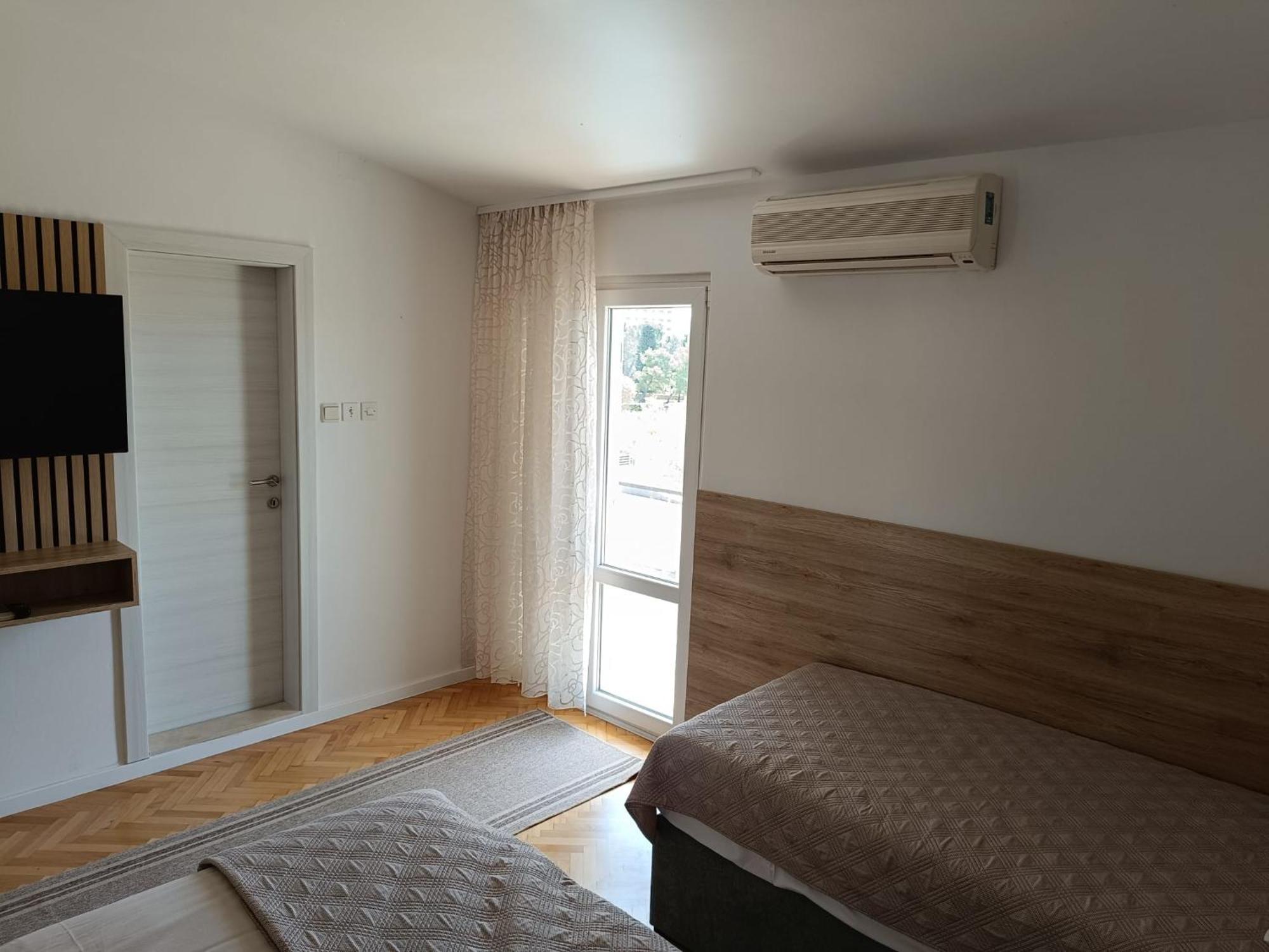 Diana Rooms And Apartments Starigrad Paklenica Eksteriør billede