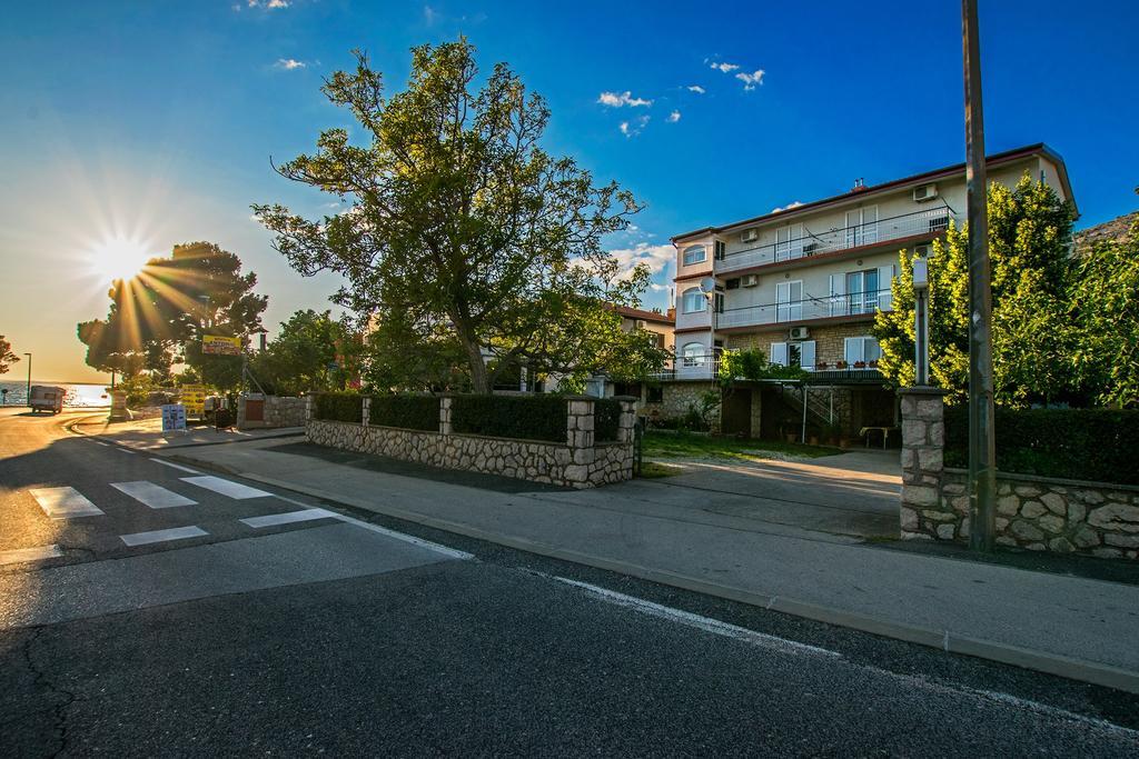 Diana Rooms And Apartments Starigrad Paklenica Eksteriør billede